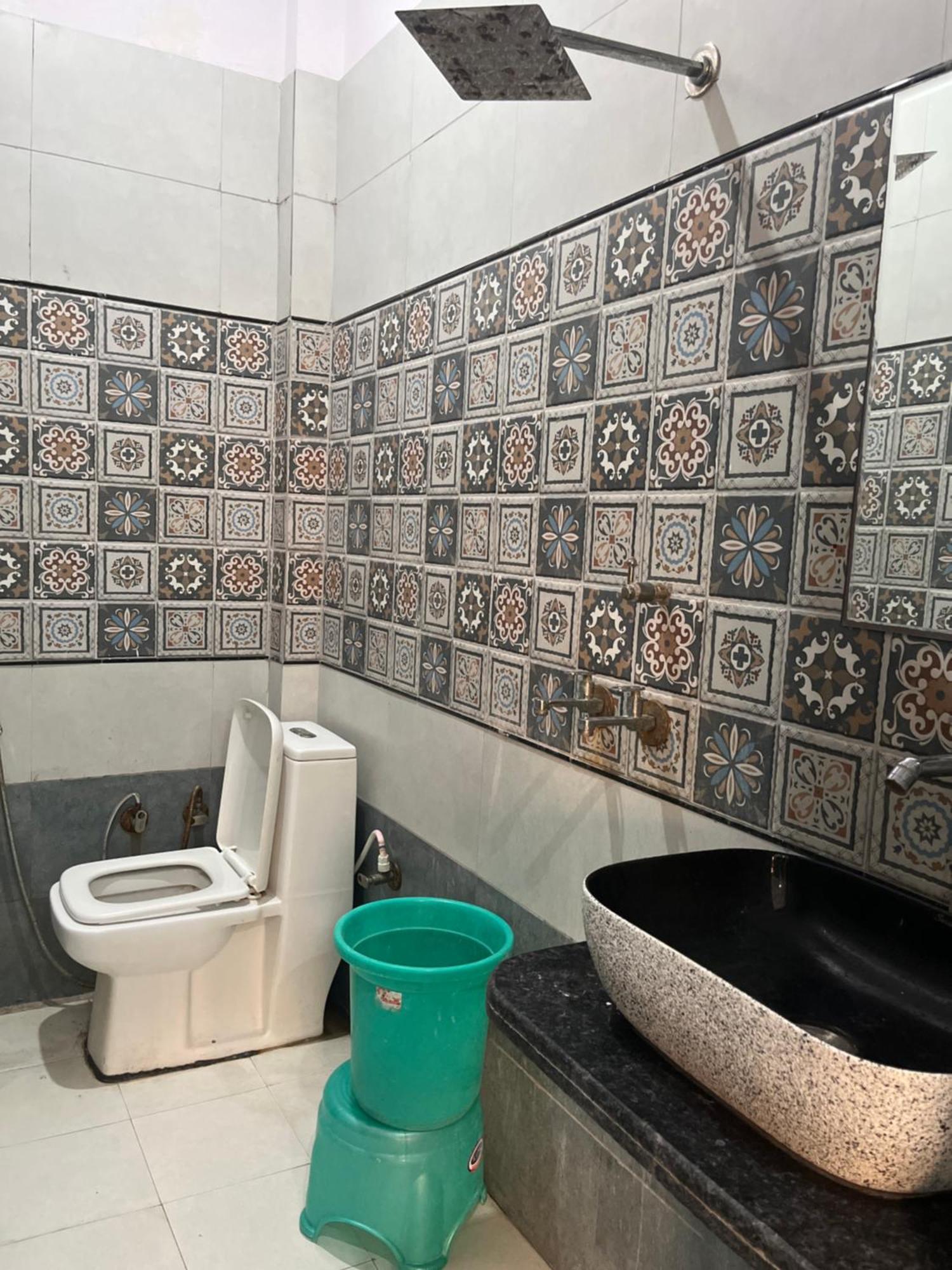 Hotel Snow White Budget Family Rooms - In House Parking - 5G Wifi- Gyser Facility Tajganj Экстерьер фото