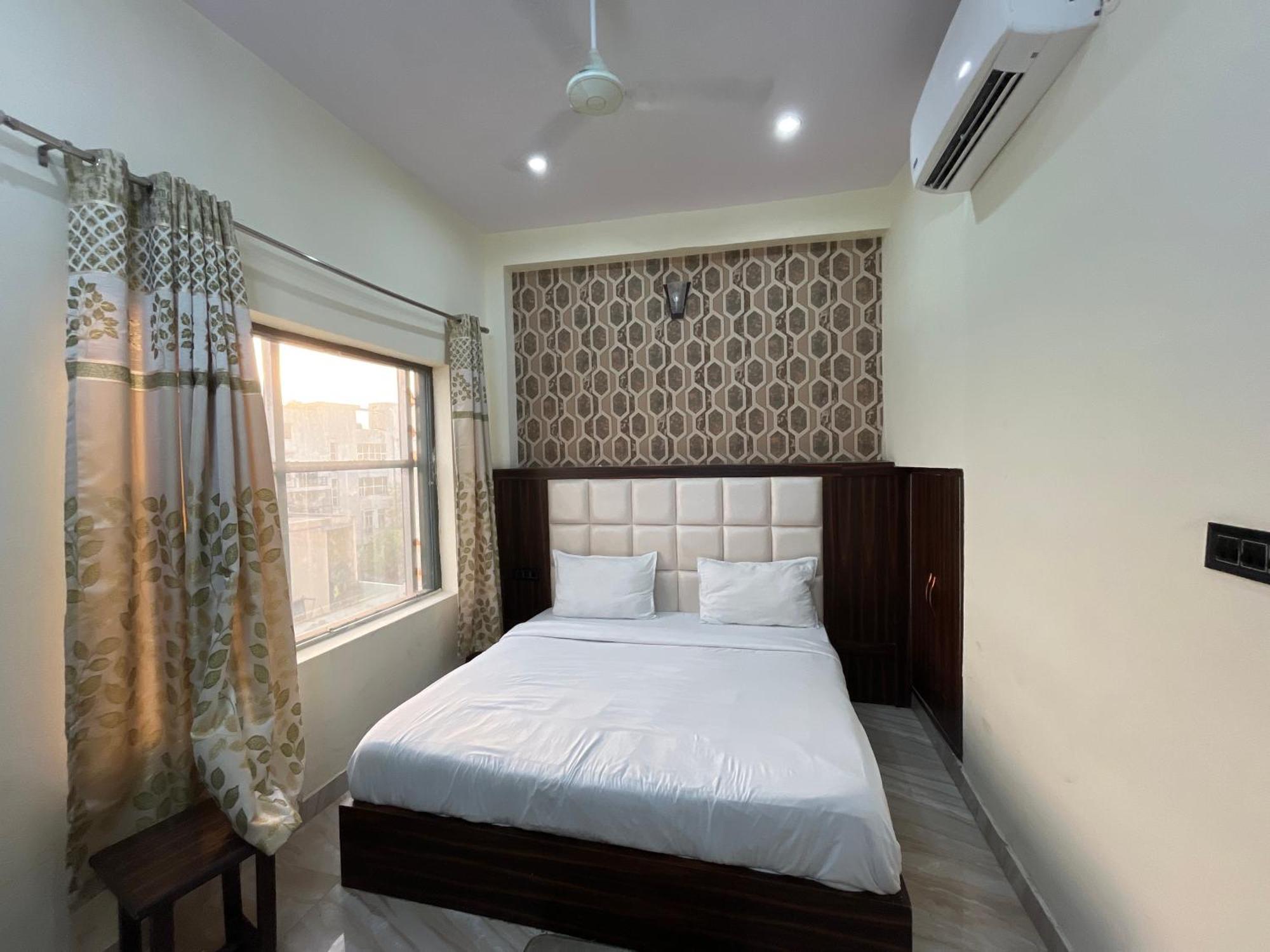 Hotel Snow White Budget Family Rooms - In House Parking - 5G Wifi- Gyser Facility Tajganj Экстерьер фото